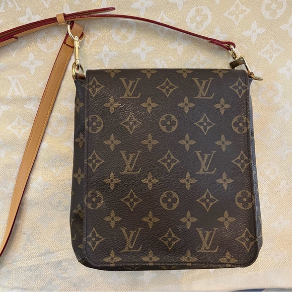 SOLD Louis Vuitton Crossbody Bag ❤️ - Picture 4 of 14